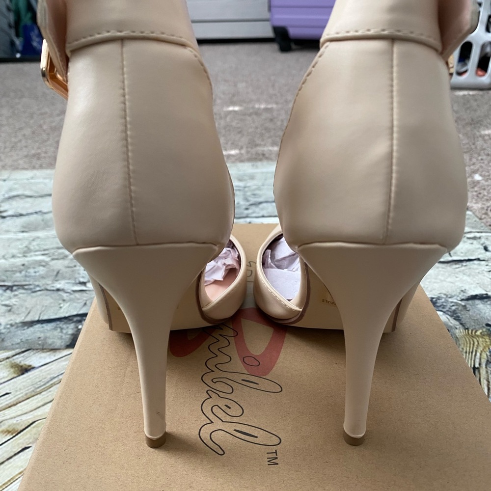 Beige heels - Picture 4 of 7